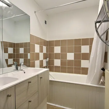 3 Pieces Au Pied Des Pistes Avec Balcon, Animaux Admis - Fr-1-455-86 * La Plagne